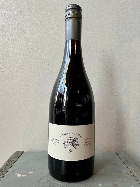 Chasing Lions, Pinot Noir (2022)